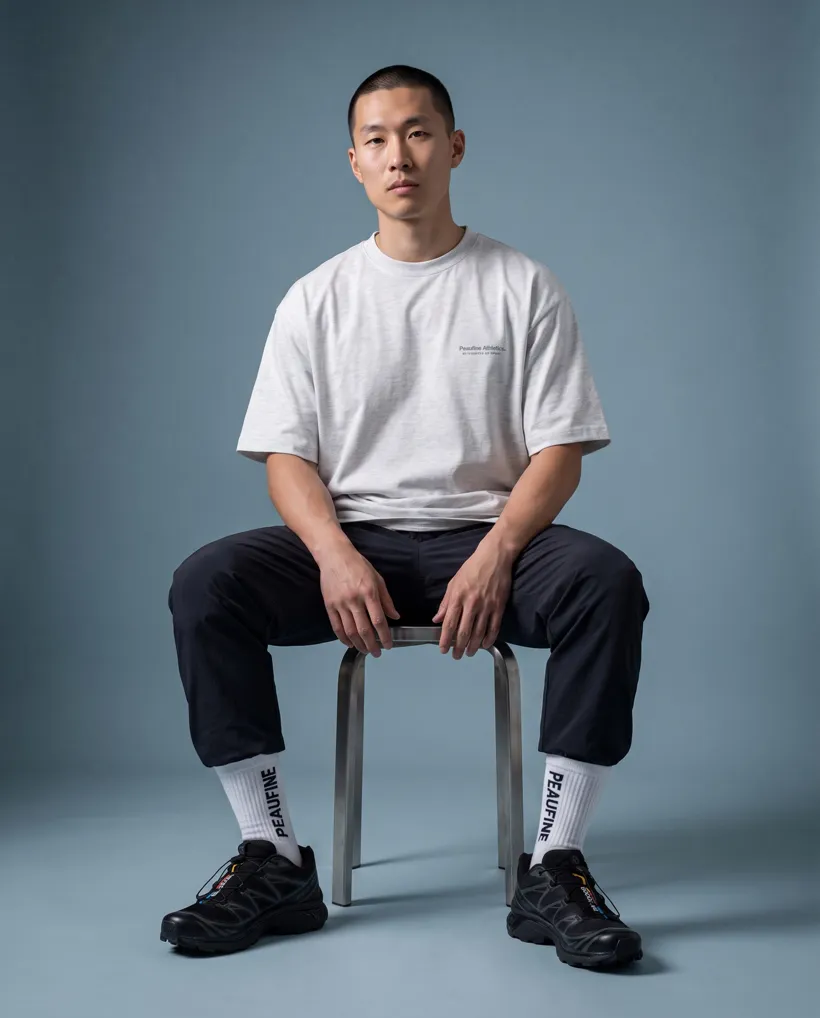 Heavy T-shirt gris chiné porté : l’allure au quotidien